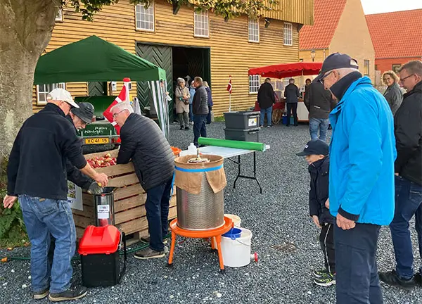 Fødevaremarkedet uden for laden - Æblemost